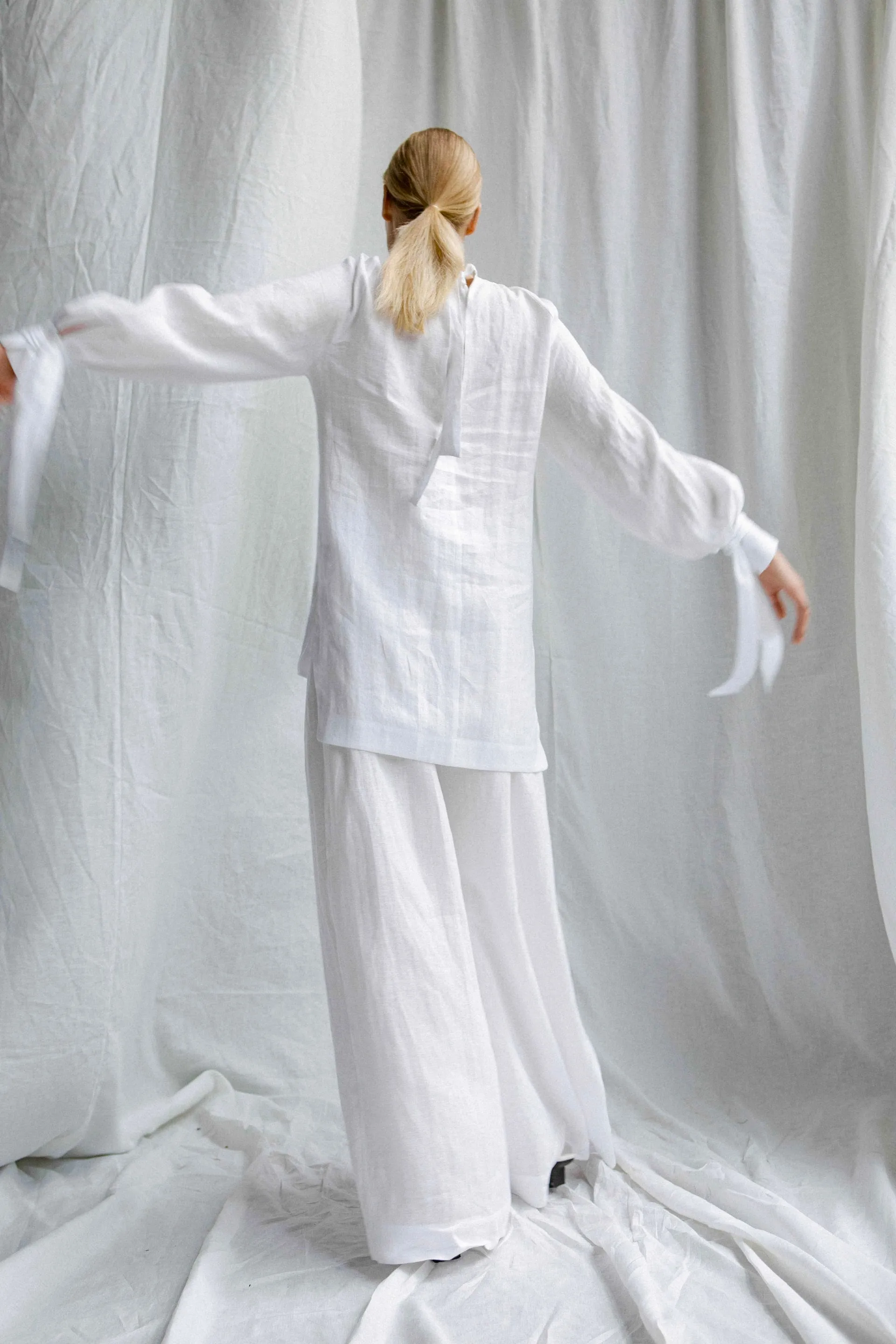 InAvati x Katia Beslik LINEN LONG-SLEEVE BLOUSE